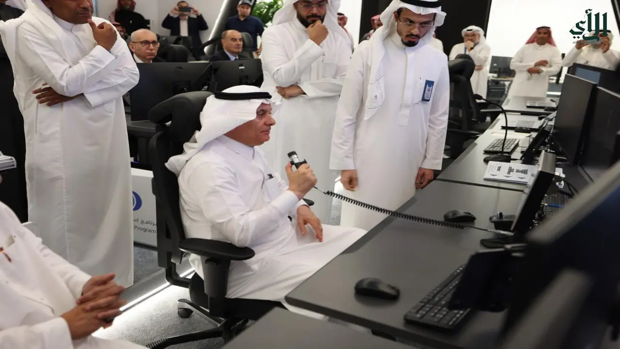 تقنية الاستمطار الحديثة.. وزير البيئة يدشن المختبر الطائر الأحدث عالمياً في المملكة